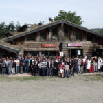 Touristes devant restaurant