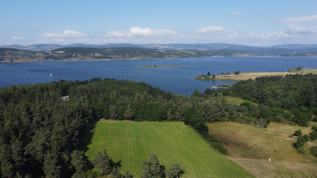 vacanes autour du lac de naussac