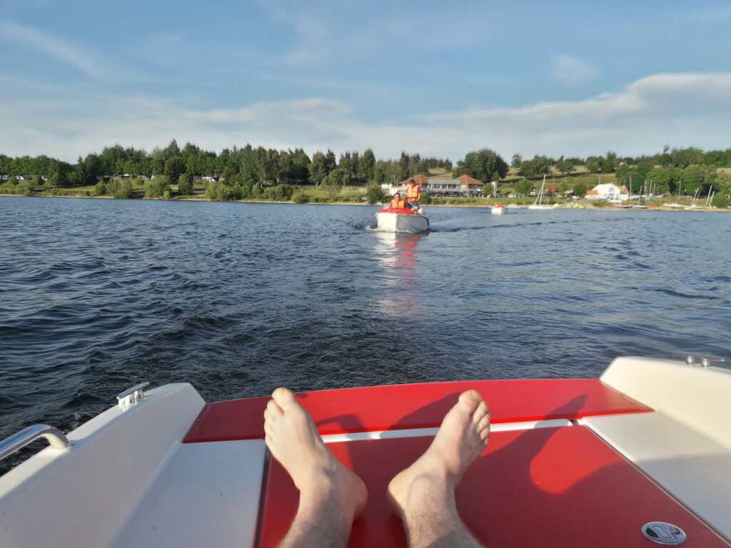 location de bateau sur le lac en lozere