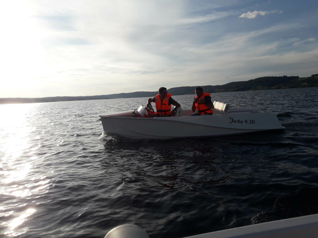 location de bateau sur le lac en lozere