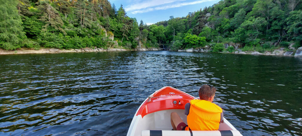 location de bateau sur le lac en lozere