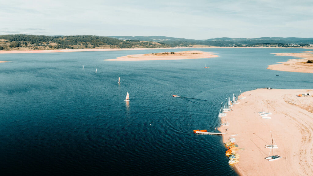 sortie planche à voile pour les scolaires en auvergne