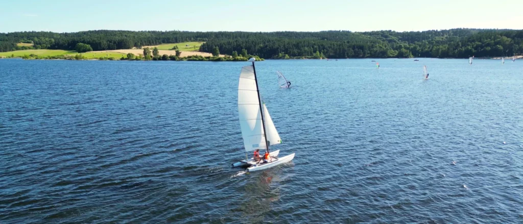 Location catamaran lac de naussac